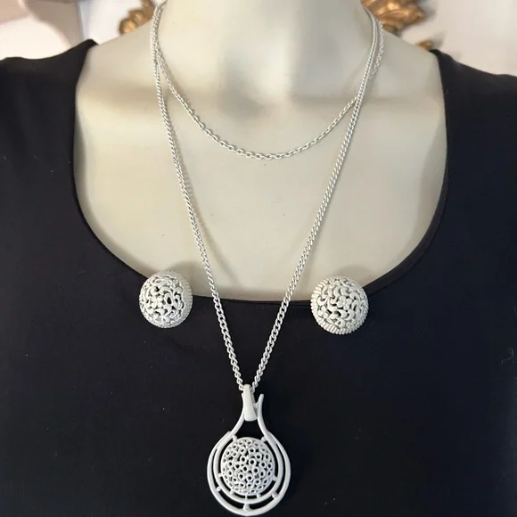 Vintage White Enamel Chain Pendant Necklace & Earrings - Picture 2 of 8